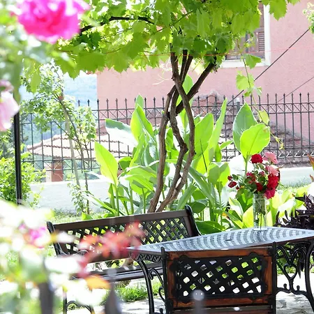Traditional On The Hillside Of Antiperni Hotel Sidárion