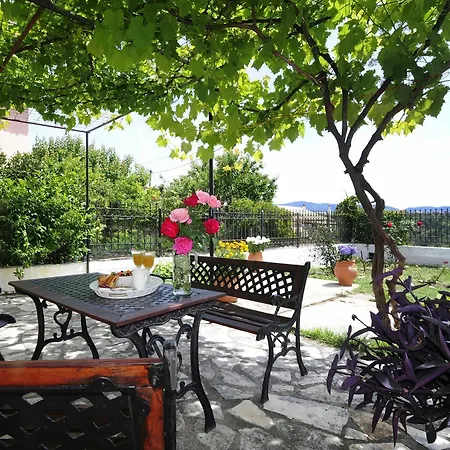Hotel Traditional On The Hillside Of Antiperni Sidárion